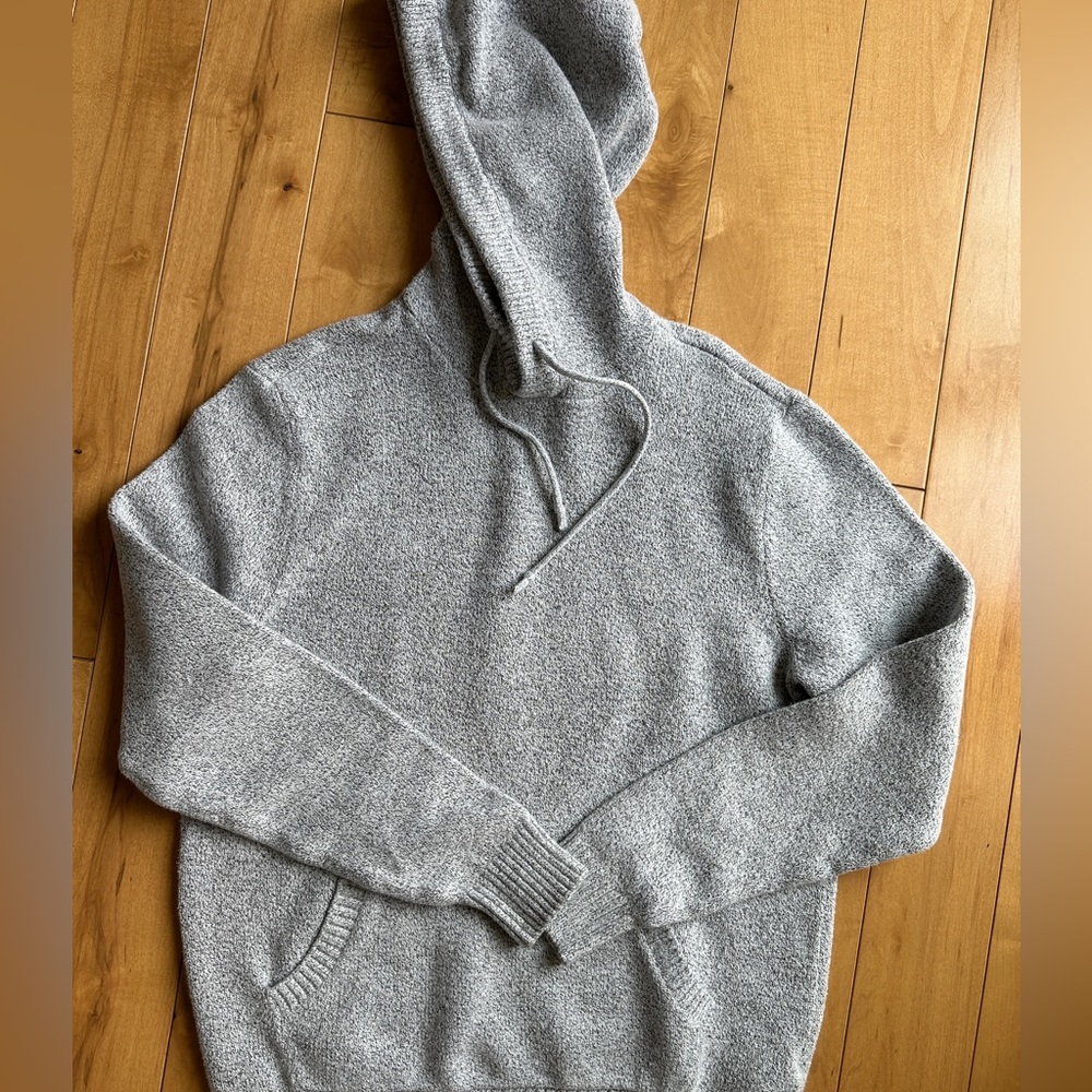 Men’s Old Navy Sweatshirt - Medium